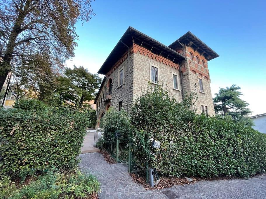 Bg Central President Suite Con Parcheggio - Vista Citta Alta Bergamo Bagian luar foto