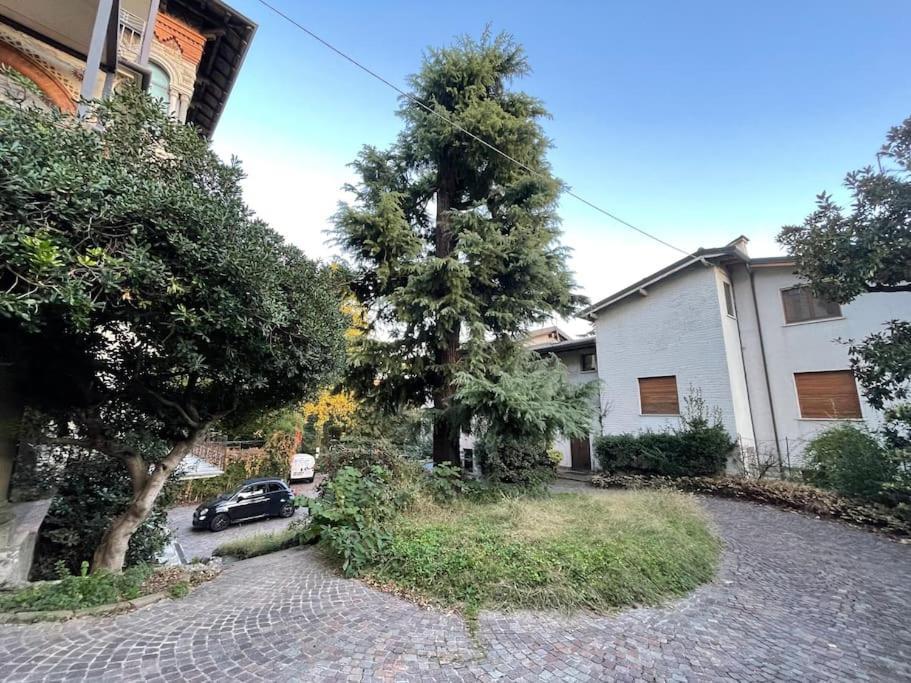 Bg Central President Suite Con Parcheggio - Vista Citta Alta Bergamo Bagian luar foto