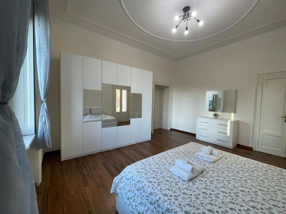 Bg Central President Suite Con Parcheggio - Vista Citta Alta Bergamo Bagian luar foto