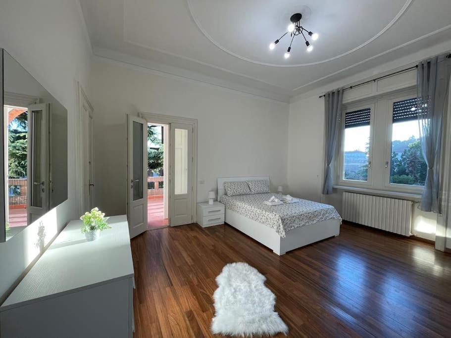 Bg Central President Suite Con Parcheggio - Vista Citta Alta Bergamo Bagian luar foto