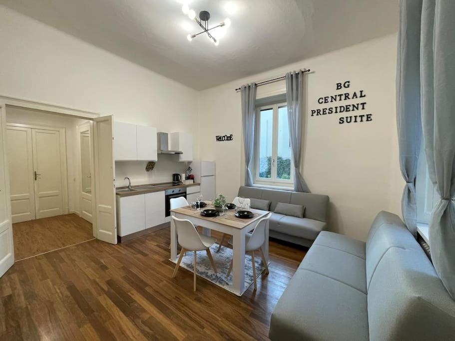 Bg Central President Suite Con Parcheggio - Vista Citta Alta Bergamo Bagian luar foto