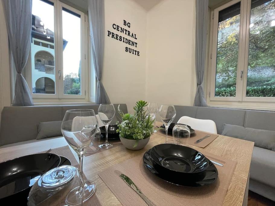 Bg Central President Suite Con Parcheggio - Vista Citta Alta Bergamo Bagian luar foto