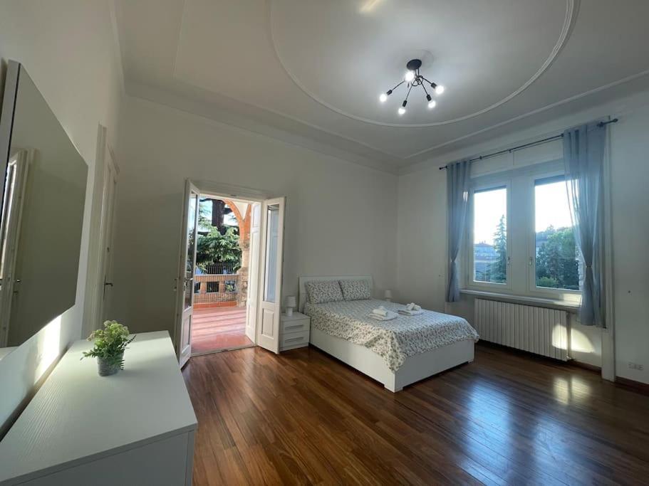 Bg Central President Suite Con Parcheggio - Vista Citta Alta Bergamo Bagian luar foto